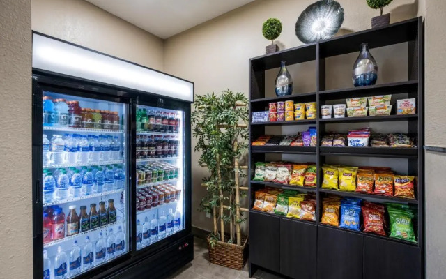 Super 8 Bonner Springs