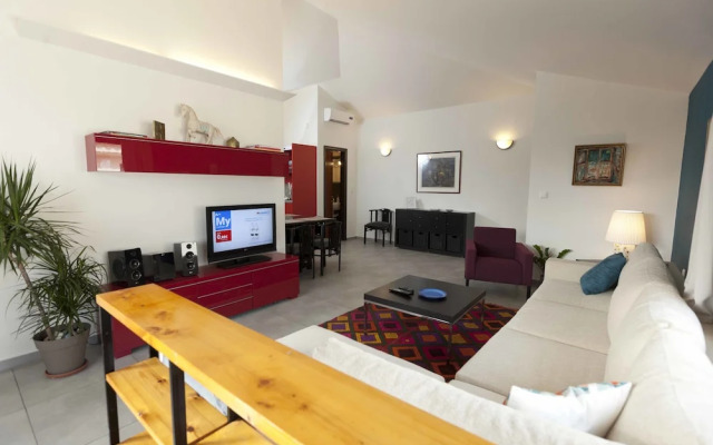 CHROMA Lodge Pikermi