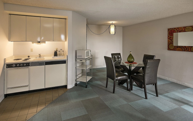 La Jolla Cove Suites