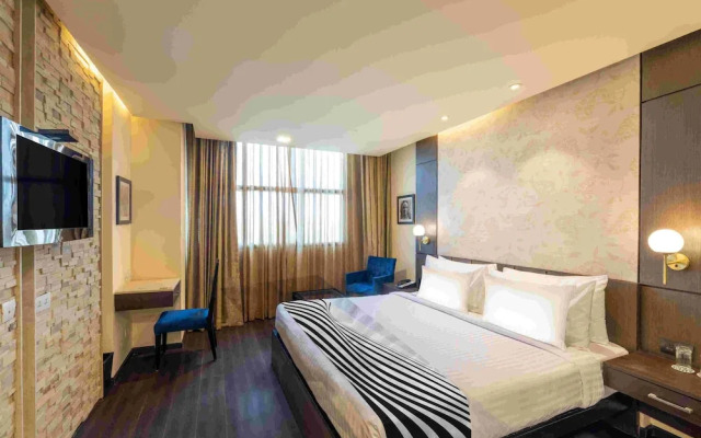 5 BY OYO Metropolitan