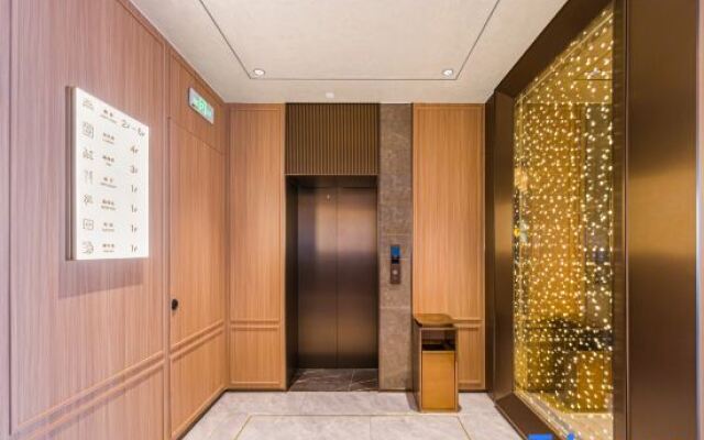 Orange Hotel (Shanghai North Bund Bauhinia Square)