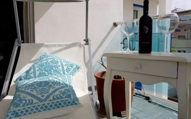 Oltremare apartment with large veranda for 6 people
