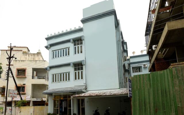 OYO 15199 Hotel Shree Maya