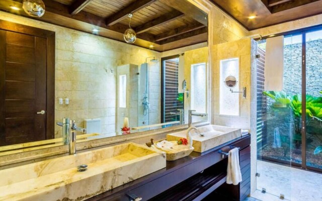 Sunny Vacation Villa 62