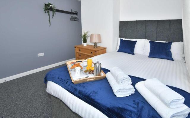 Orion House - sleeps 6, driveway, garden