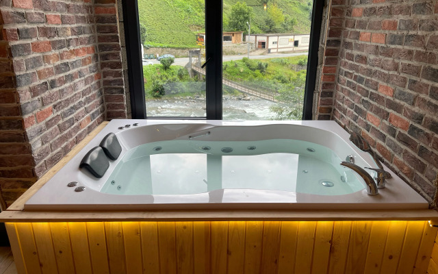 Riverside Suite & Bungalow