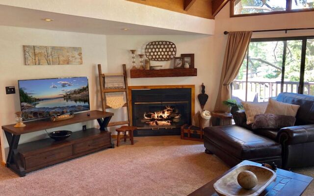 Moonridge Treetop Retreat