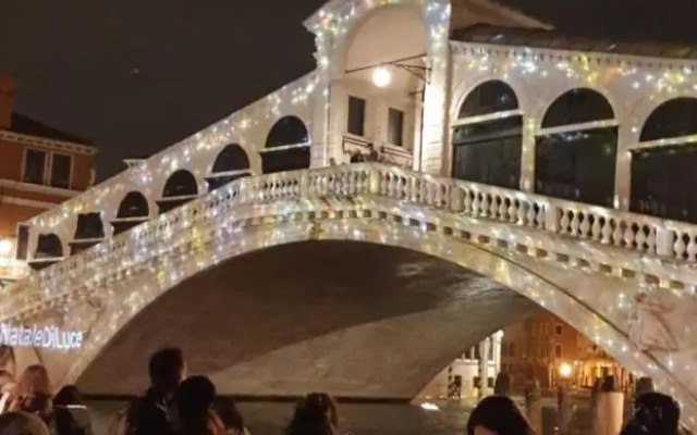 Large Top 3 Rooms Flat Central Rialto