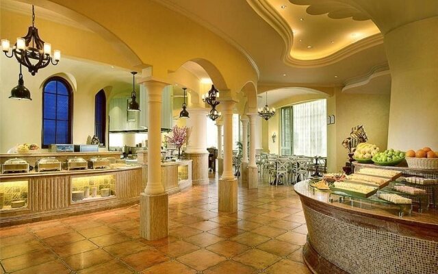Kunming Oceancube Spa Holiday Hotel