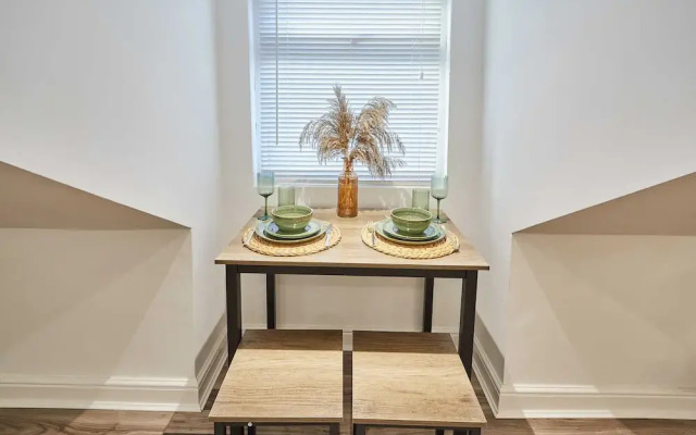 Host Stay Trafalgar Road