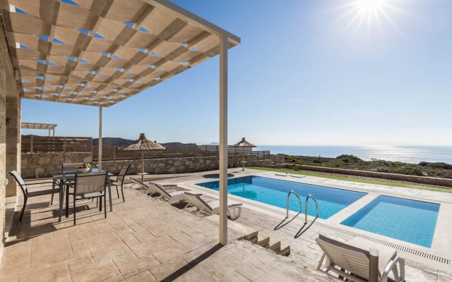Lux Villa With Private Pool Close to the Beach