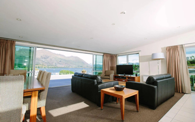Lakeside Apartments
