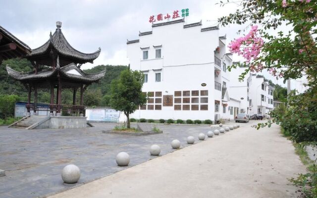 Wuyuan Huayuan Mountain Villa