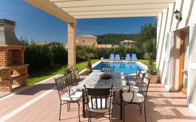 Quaint Villa with Jacuzzi in Sa Pobla