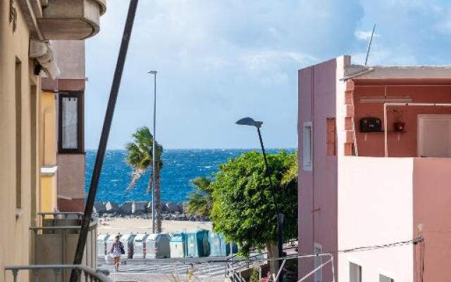 205 Los Cristianos by the beach, center, wifi AC