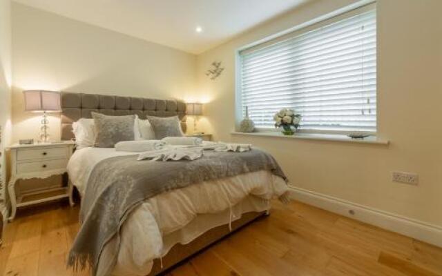 1 Sandy Lane