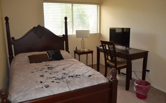 Bed and Breakfast in Hollywood Hills