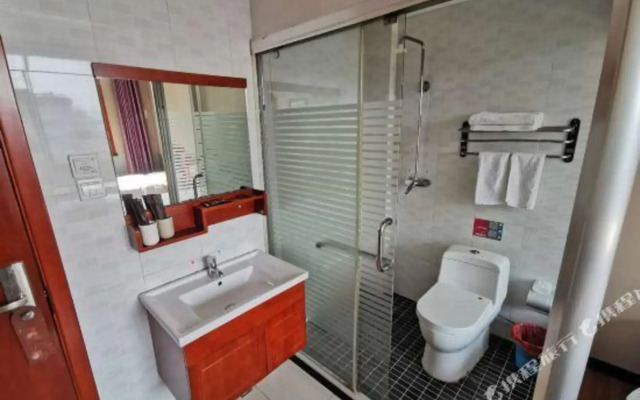 Junyi chain hotel (Qihe Yangguang Road store)