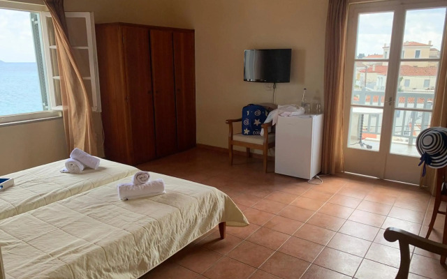 Faros Hotel