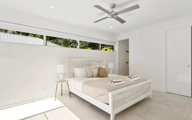 Coastal Vibes - Palm Cove