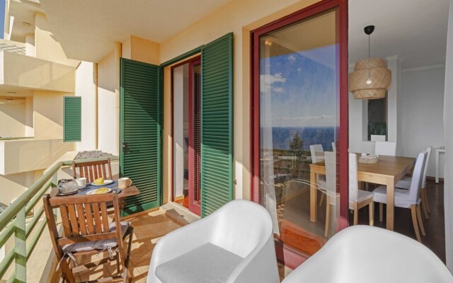 Bright Apartment With Pool, Garajau IV