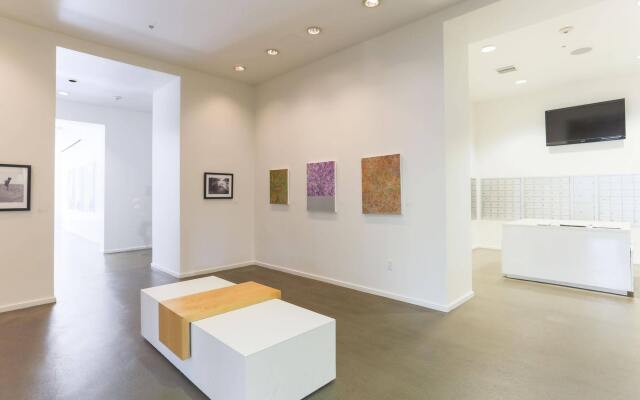 Ginosi East Bay Apartel