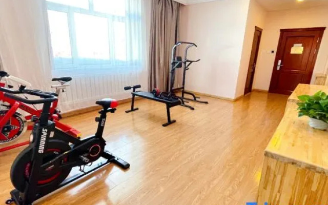 Xuexiang Xueyun Holiday Hotel