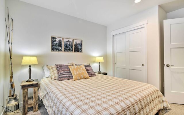 Family-friendly Packwood Retreat w/ Deck!