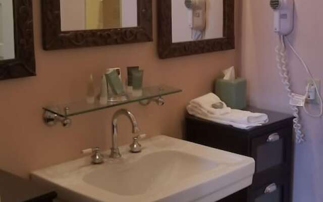 Downtown Guest Quarters Hotel