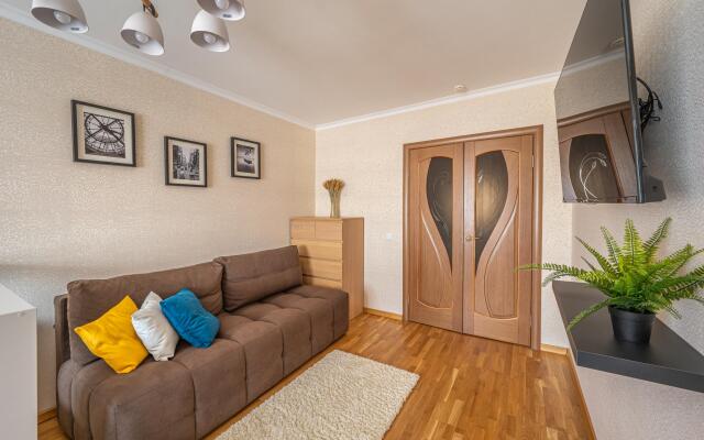 Апартаменты на улице Краснолесья 107