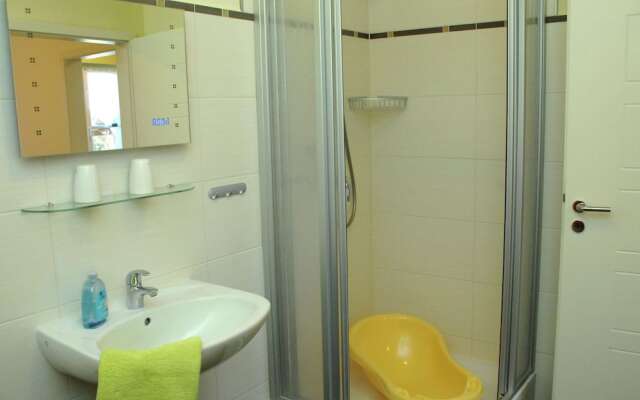 Spacious Seaside Apartment in Pepelow