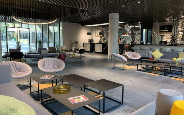Ola Santiago Providencia, Tapestry Collection by Hilton