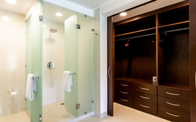 Casa Iris 2 Bedroom Condo by Redawning