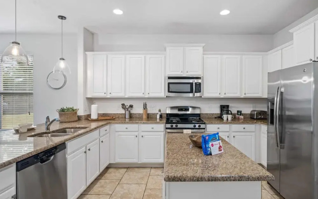 4131 Oaktree Drive