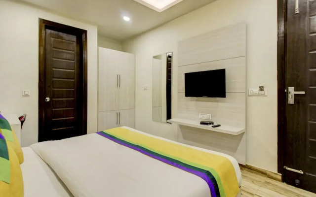 OYO 8982 Surya Residency