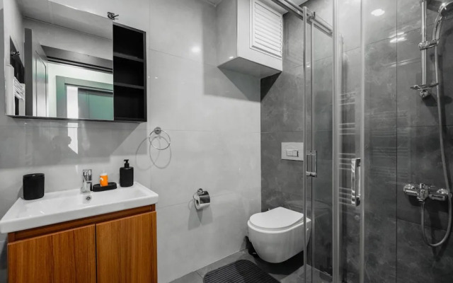 Central Flat w Balcony 5 min to Lara Beach