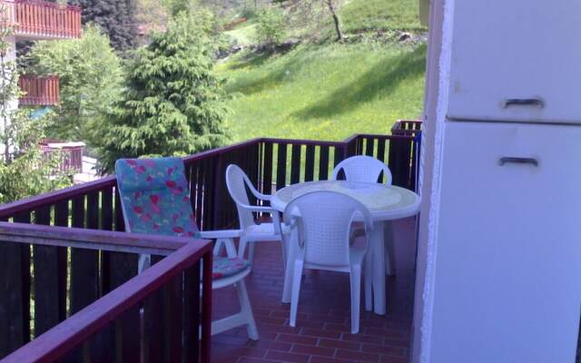 6guests-skiing-mountainviews-fireplace-freeparking