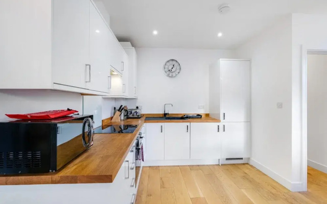 Eastons 2 Bedroom Apt. with Sofa Bed