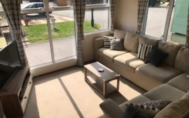 Beautiful 2-bed Caravan in Stratford-upon-avon