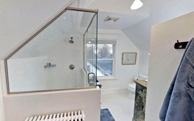 Linden Hills Luxury Charmer