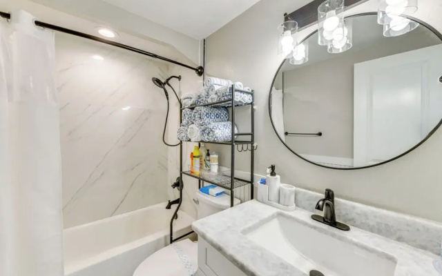 Fish, Swim & Unwind: Anna Maria Apt Steps to Beach