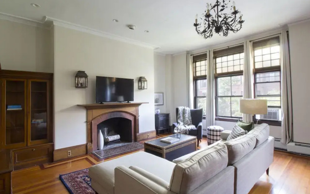 Stunning Back Bay Suites by Sonder