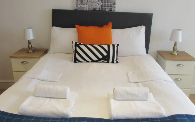 The Cambridge Suites - Tas Accommodations
