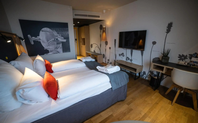 Clarion Hotel The Edge