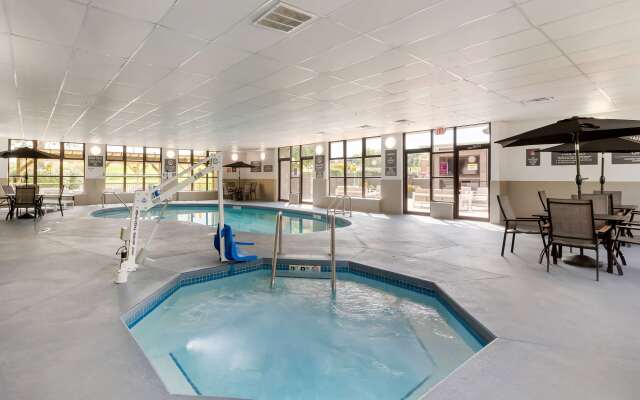 La Quinta Inn & Suites by Wyndham Des Moines West Clive