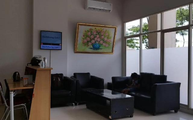 RedDoorz Apartemen @ Green Lake View Cimanggis