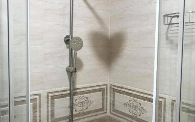 2-Zimmer Wohnung In Einem Wohnhaus