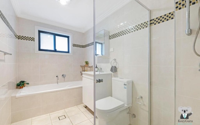 KOZYGURU Arncliffe 3 BED Begonia Cottage With FREE Parking – Bathroom – Sydney