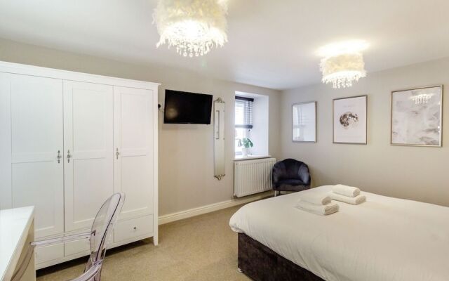 Queen Anne Suite