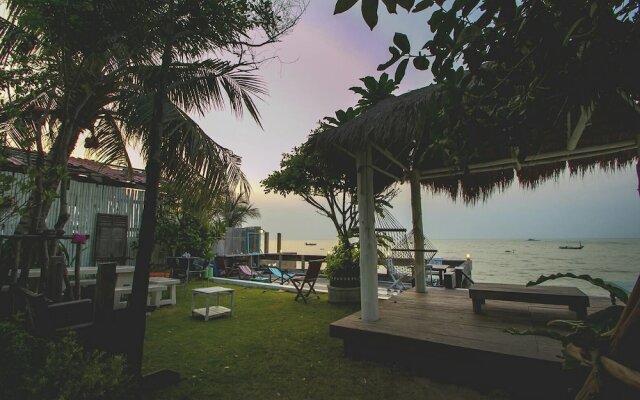 Sight-Seaing At Phala Beach